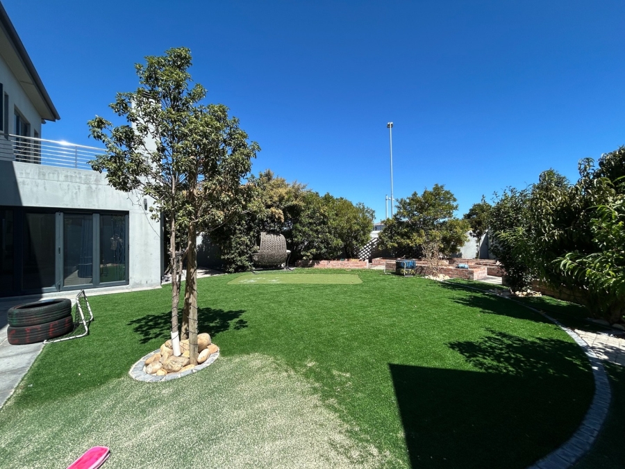 To Let 4 Bedroom Property for Rent in Sandown Western Cape
